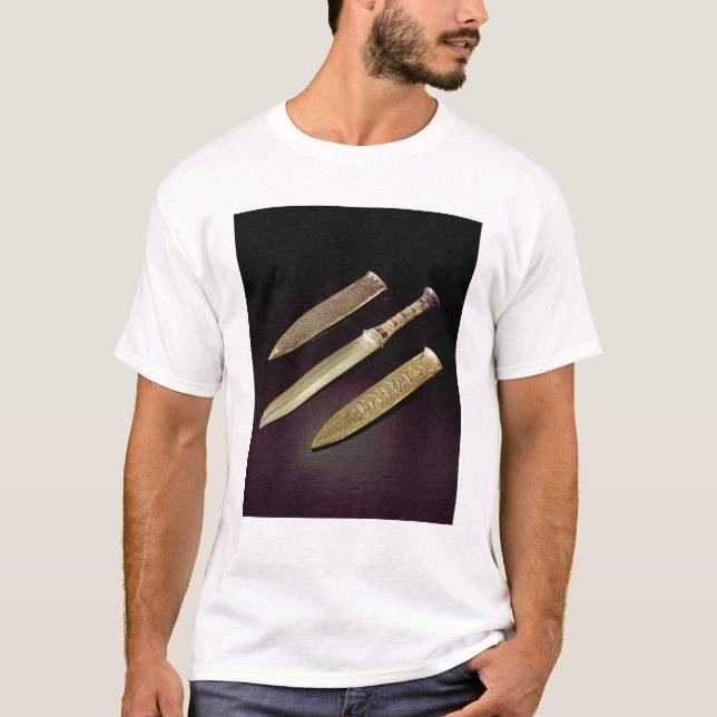 Camiseta Punhal Dourado e bainha (Frente)