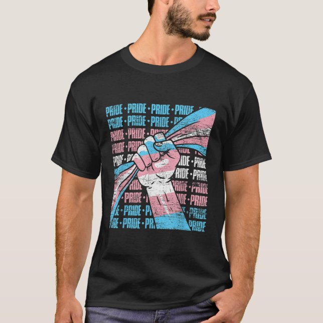 Camiseta Punho do Orgulho Transgênero LGBTQ Bandeira Transg (Frente)