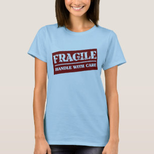 Camiseta Punho frágil com cuidado