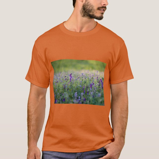 Camiseta Purple Flowers Design Logo – Elegance in Bloom (Frente)