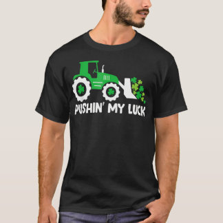 Camiseta Pushing My Luck Tractor Truck St Patricks Day