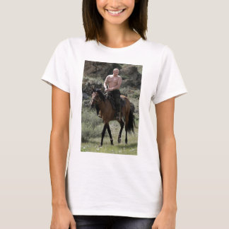 Camiseta Putin descamisado monta um cavalo