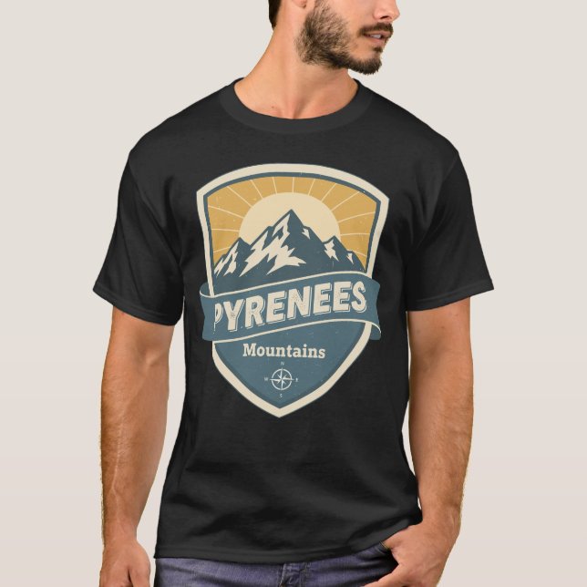 Camiseta Pyrenees Mountains Vintage Badge (Frente)
