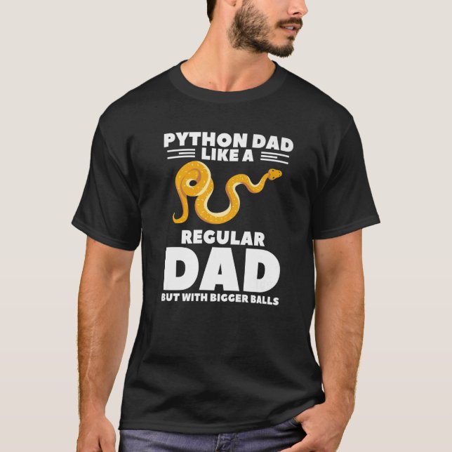 Camiseta Python Pai Como Um Pai Normal Mas Com Uma Bola Mai (Frente)