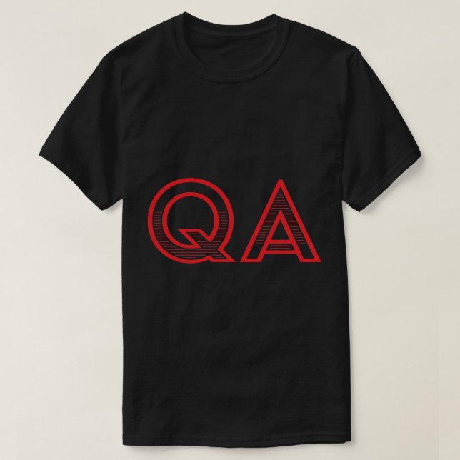 Camiseta QA - Garantia de qualidade (texto vermelho) (Frente do Design)