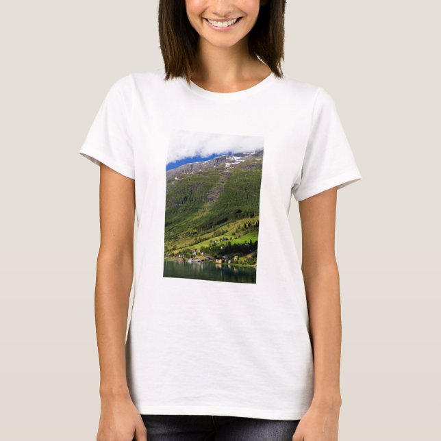Camiseta Quaint Village pelo fiord, Noruega (Frente)
