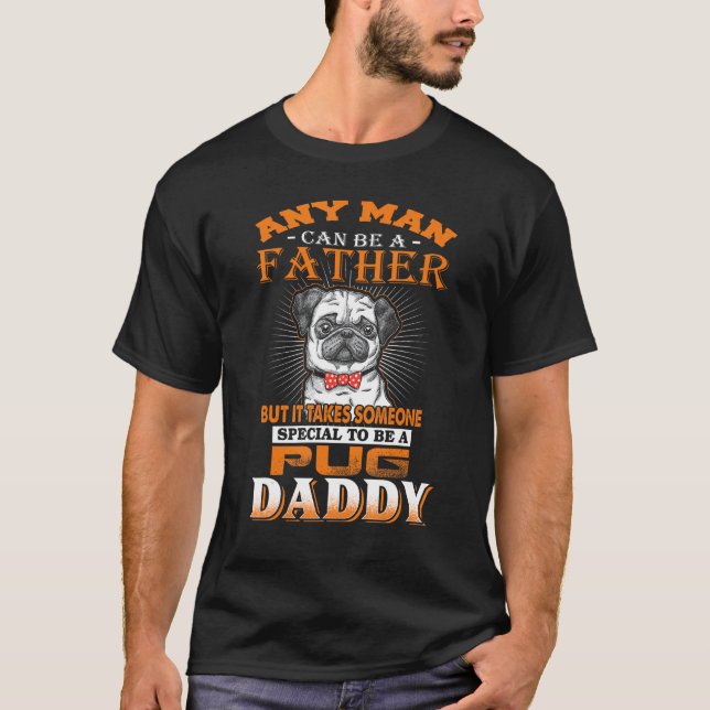 Camiseta Qualquer Homem Pode Ser Um Pai Pug Daddy Cachorro  (Frente)
