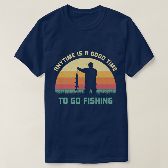 Camiseta Qualquer Hora É Uma Boa Hora De Ir Pescar Pescador (Frente do Design)