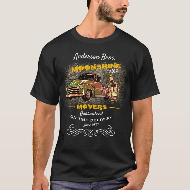 Camiseta Qualquer Nome Moonshine Movers Chevy Pickup Bottle (Frente)