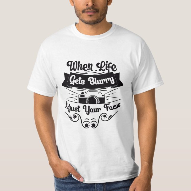 Camiseta quando a vida fica turva ajuste o seu foco (Frente)