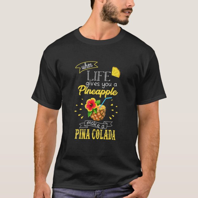 Camiseta Quando A Vida Te Dar Um Abacaxi Faça Uma Pina Cola (Frente)