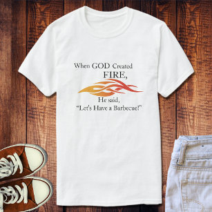 Camiseta Quando Deus Criou o fogo, vamos ter um CHURRASCO