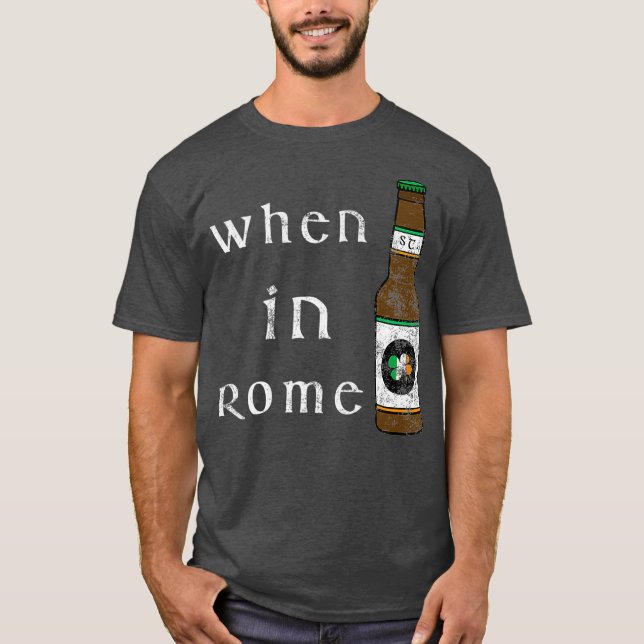 Camiseta Quando Em Roma, Bebendo do Dia do Santo Pattys (Frente)