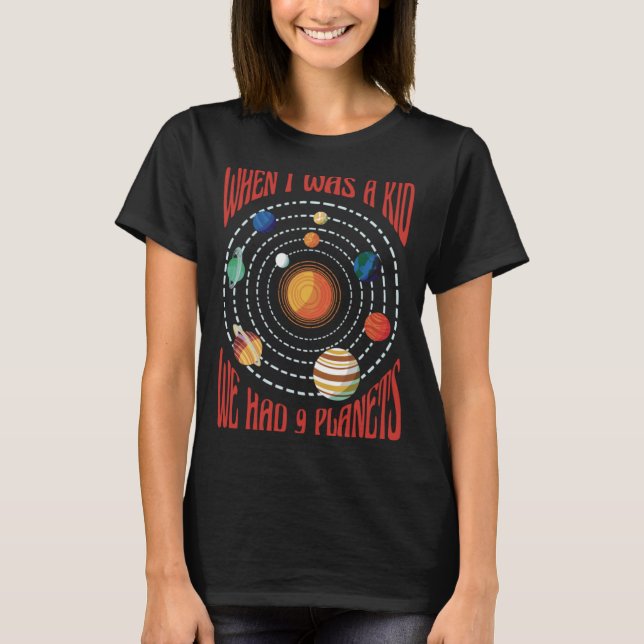 Camiseta Quando eu era criança tínhamos 9 planetas espaciai (Frente)
