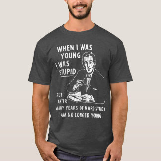 Camiseta Quando eu era jovem eu era estúpido, mas depois de