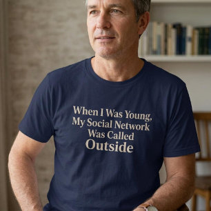 Camiseta Quando Eu Era Jovem, Minha Rede Social Era Diverti