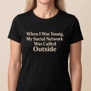 Camiseta Quando Eu Era Jovem, Minha Rede Social Era Engraça
