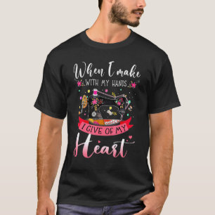 Camiseta Quando Eu Faço Com As Mãos Eu Dou O Meu Coração