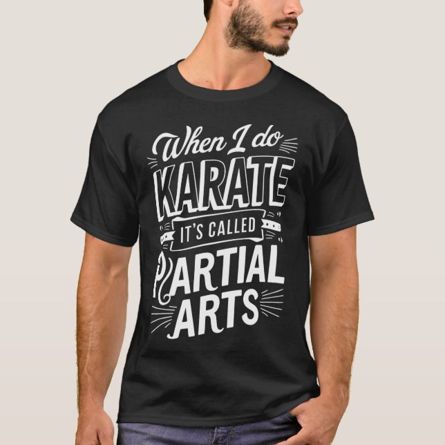 Camiseta Quando Eu Faço Karate É Chamado Artes Parciais 10  (Frente)
