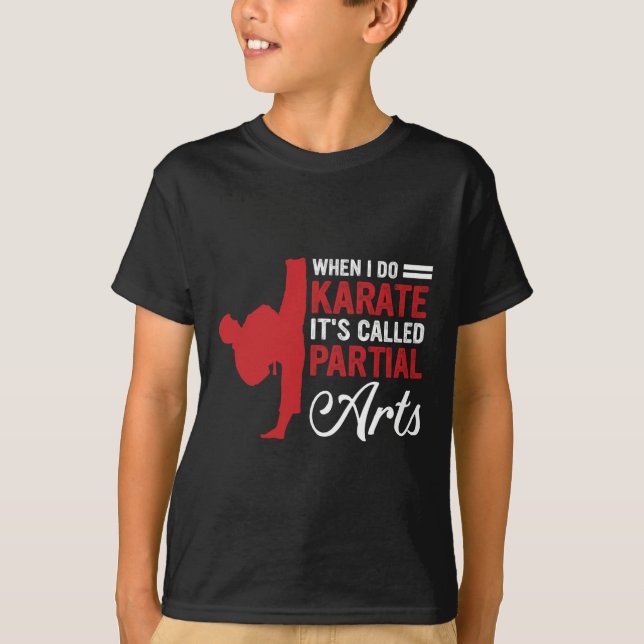 Camiseta Quando Eu Faço Karate É Chamado Artes Parciais 4 (Frente)