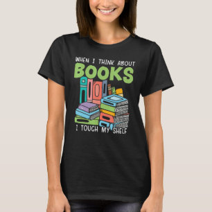Camiseta Quando eu penso em livros eu toco minha prateleira