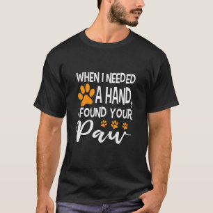 Camiseta Quando Precisava De Uma Mão Encontrei A Tua Pata
