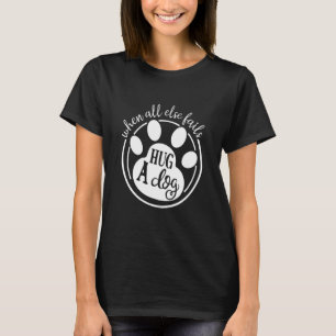 Camiseta Quando Todo O Resto Não Abraça Um Cachorro Mamãe C
