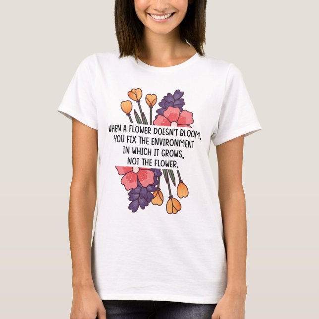 Camiseta Quando uma flor não Bloqueia a Neurodiversidade Es (Frente)