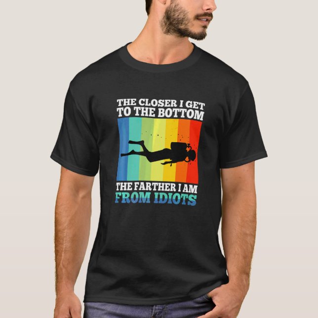 Camiseta Quanto Mais Perto Eu Chego Para O Fundo Mais Longe (Frente)