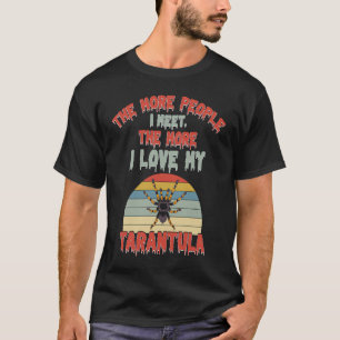 Camiseta Quanto Mais Pessoas Eu Encontro Mais Eu Amo Meu Ta