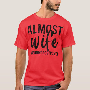 Camiseta Quase Esposa Engraçada Noiva Casada Grafia