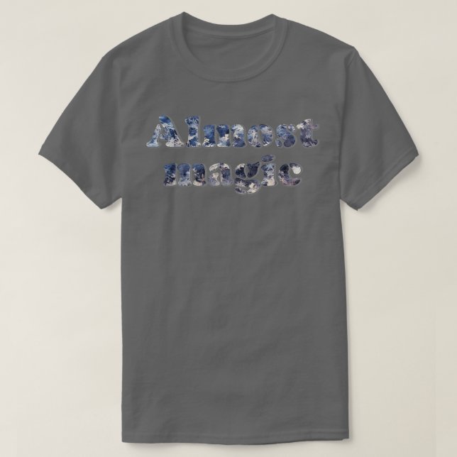 Camiseta Quase magia (Frente do Design)