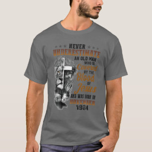 Camiseta Que É Coberta Pelo Sangue Do Nascer De Jesus Em No