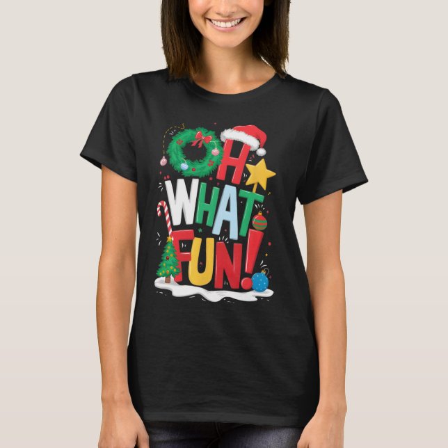 Camiseta Que Natal Divertido Com Wreath E Tree (Frente)