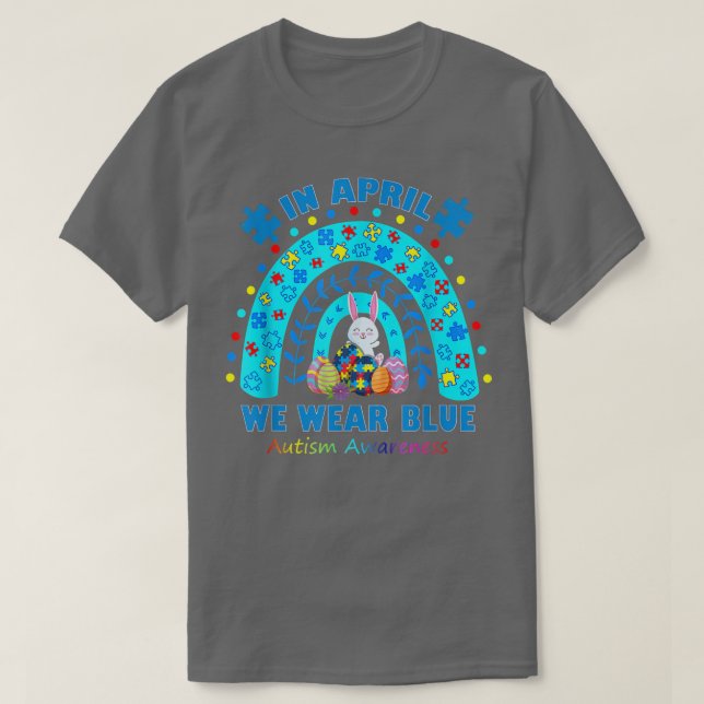 Camiseta Quebra-cabeça Rainbow Em Abril Nós Vestimos Páscoa (Frente do Design)
