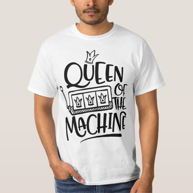 Camiseta Queen Of The Machine Funny Slot Machine Gambling  (Frente)