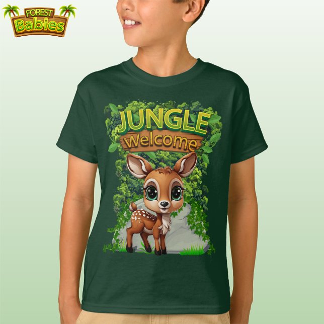 Camiseta Queijo-Vivo Selvagem-Vivo-Doce-Grafia🦌 (Green Jungle Welcome, Cute Deer T-shirt, Doe Woodland Wildlife Tee, Fawn nature-inspired shirt 🦌)