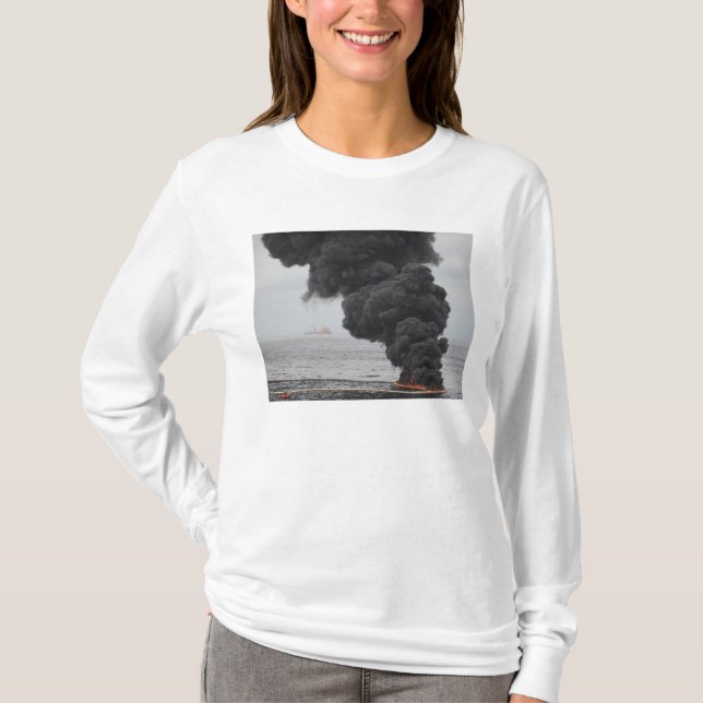 Camiseta Queimaduras de óleo concentrado coletadas (Frente)