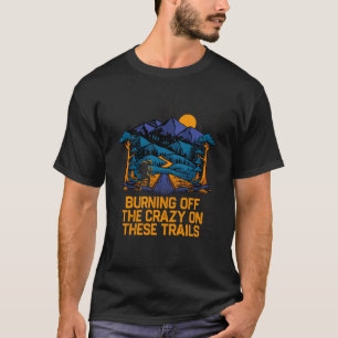 Camiseta Queimando o Louco Acampamento de Hiker