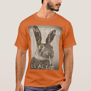 Camiseta Quem diabos é Alice Presente Funny Rabbit