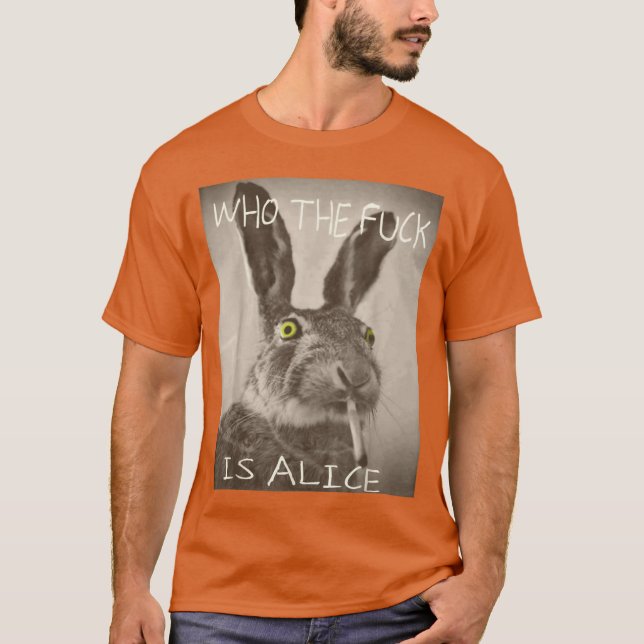 Camiseta Quem diabos é Alice Presente Funny Rabbit (Frente)
