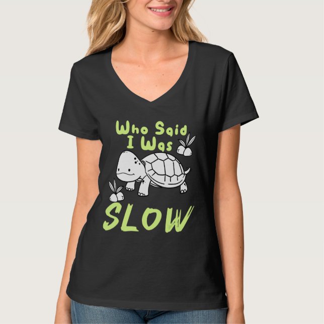 Camiseta Quem Disse Que Eu Estava Devagar Os Répteis Marinh (Frente)