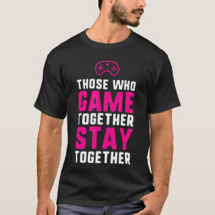 Camiseta quem joga junto permanece junto casal de jogadores