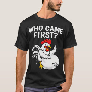 Camiseta Quem Veio Primeiro Galinha Ovo Engraçado Desequili