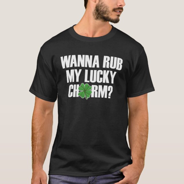 Camiseta Quer Esfregar Meu Amuleto da Sorte Dia de São Patr (Frente)