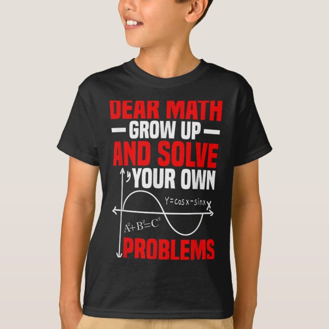 Camiseta Querida Matemática Cresce E Resolve Seus Próprios  (Frente)