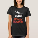 Camiseta Querida Moonin Honeymoon Bridal Party Recentemente<br><div class="desc">Amor Moonin Honeymoon Festa de noiva recém-Chá de panela</div>