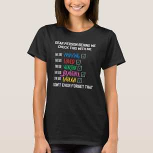 Camiseta Querida Pessoa Atrás de mim Cheques Engraçados Ado