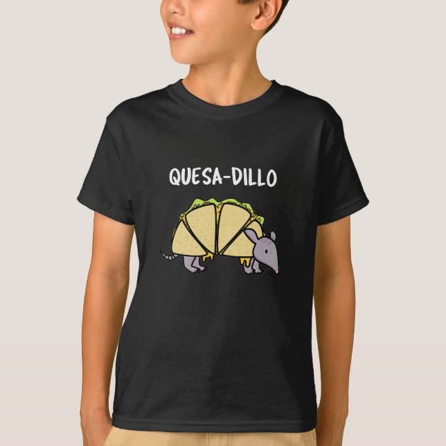 Camiseta Quesa-Dillo Funny Quesadilla Pun Dark BG (Frente)