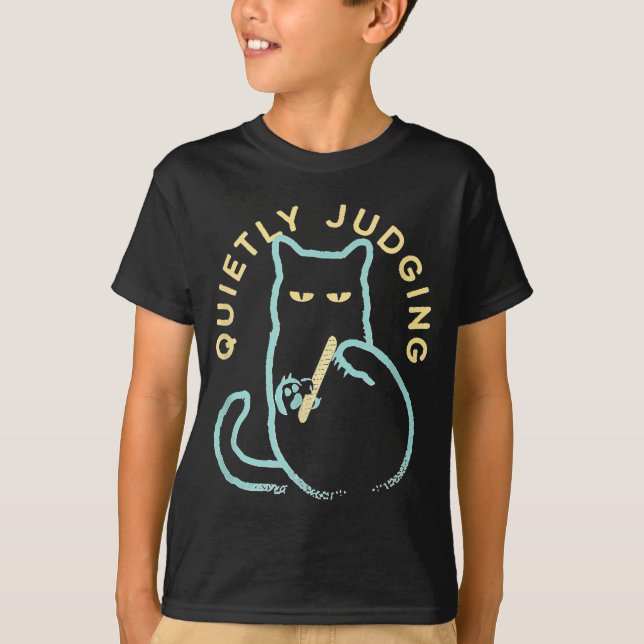 Camiseta Quietly Judging Funny Novelty Cat Lover Cat Owner  (Frente)